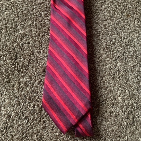 George Tie (Item #1) - Picture 1 of 2
